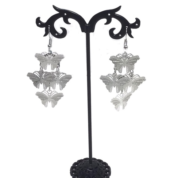 Fashion Silver Tone Lightweight Butterfly Filigree Chandelier Dangle Earrings - Picture 1 of 9
